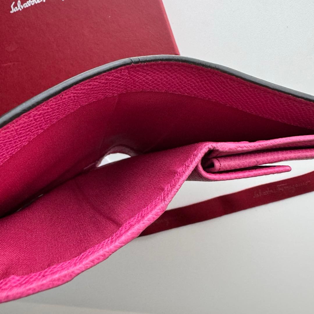 【美品】340 Ferragamo サルバトーレフェラガモ 2つ折り財布