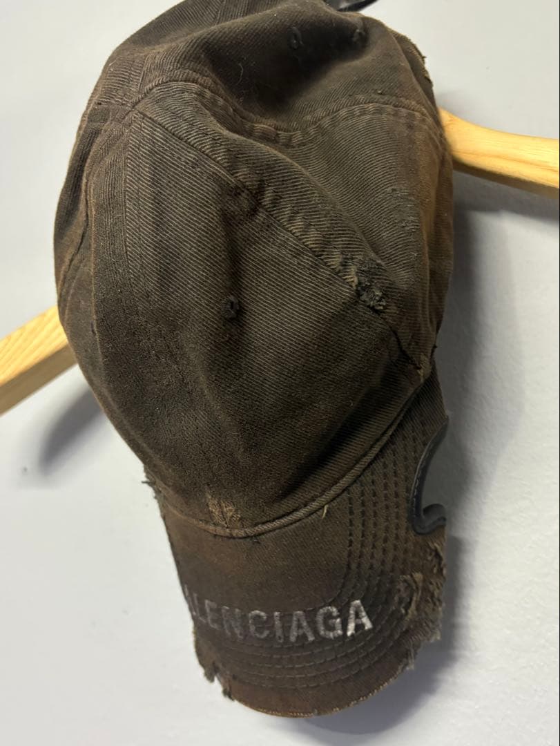 BALENCIAGA バレンシア　ダメージ加工キャップ ブラウン