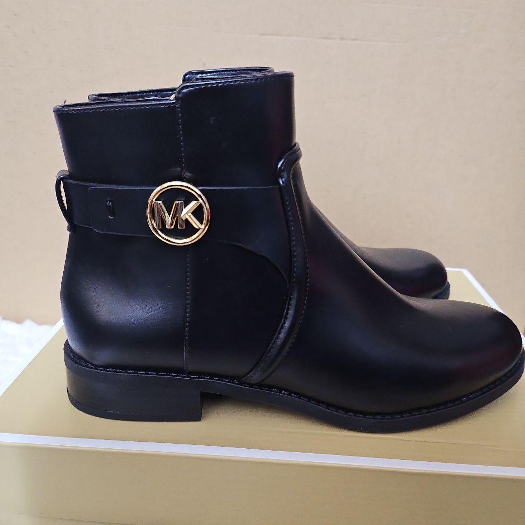 ☆新品☆マイケルコース☆MKロゴ付きブラックレザーブーティ