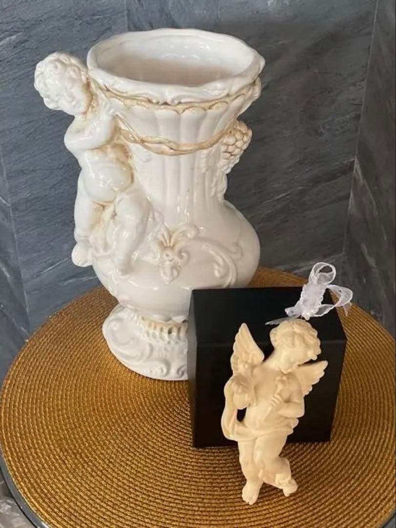 ⚜️イタリー製バロックスタイルのアイボリー陶器製花瓶と天使の飾り物のセット⚜️