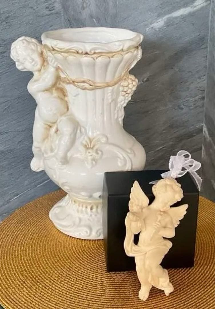⚜️イタリー製バロックスタイルのアイボリー陶器製花瓶と天使の飾り物のセット⚜️