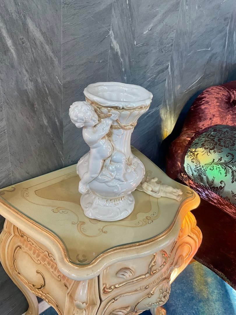 ⚜️イタリー製バロックスタイルのアイボリー陶器製花瓶と天使の飾り物のセット⚜️