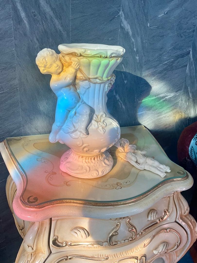 ⚜️イタリー製バロックスタイルのアイボリー陶器製花瓶と天使の飾り物のセット⚜️