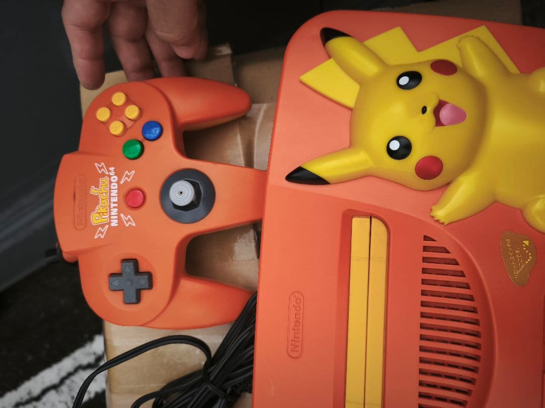 美品NINTENDO64 ピカチュウ本体 オレンジ コントローラーつき