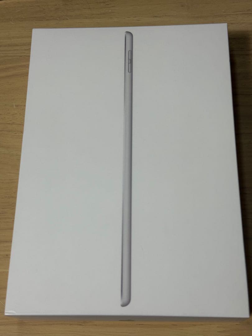 iPad 第8世代 本体シルバー WiFi 32GB 純正充電器付き