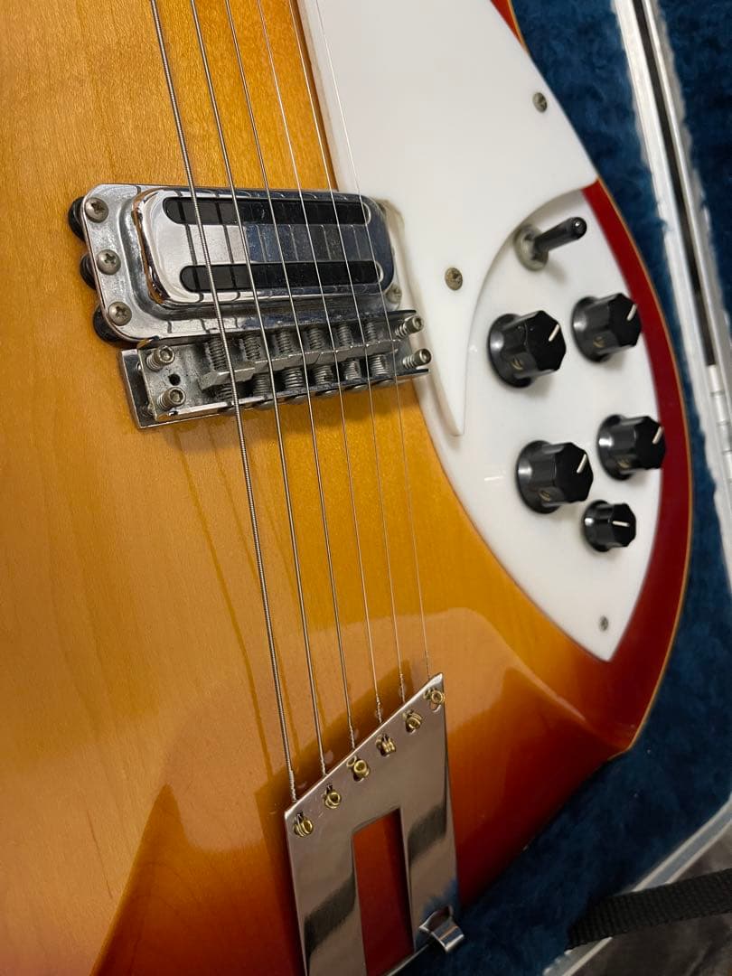 い*は様 Rickenbacker 360V64 amber fireglo