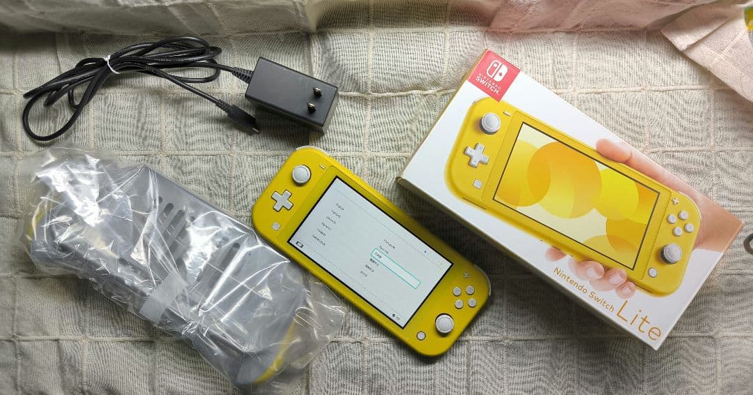 ⭕️美品⭕️ Nintendo Switch Lite イエロー本体 おまけ付