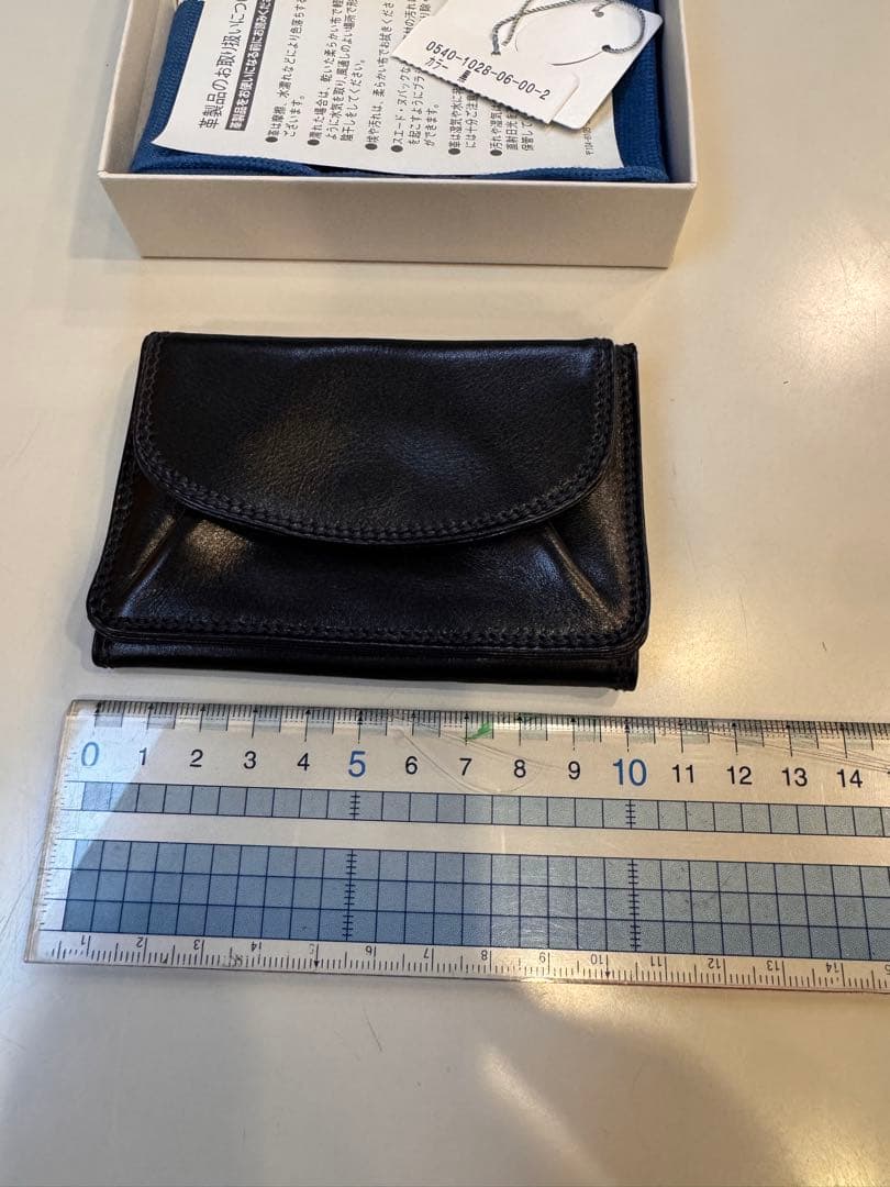 和光•アントニーニの三つ折り財布