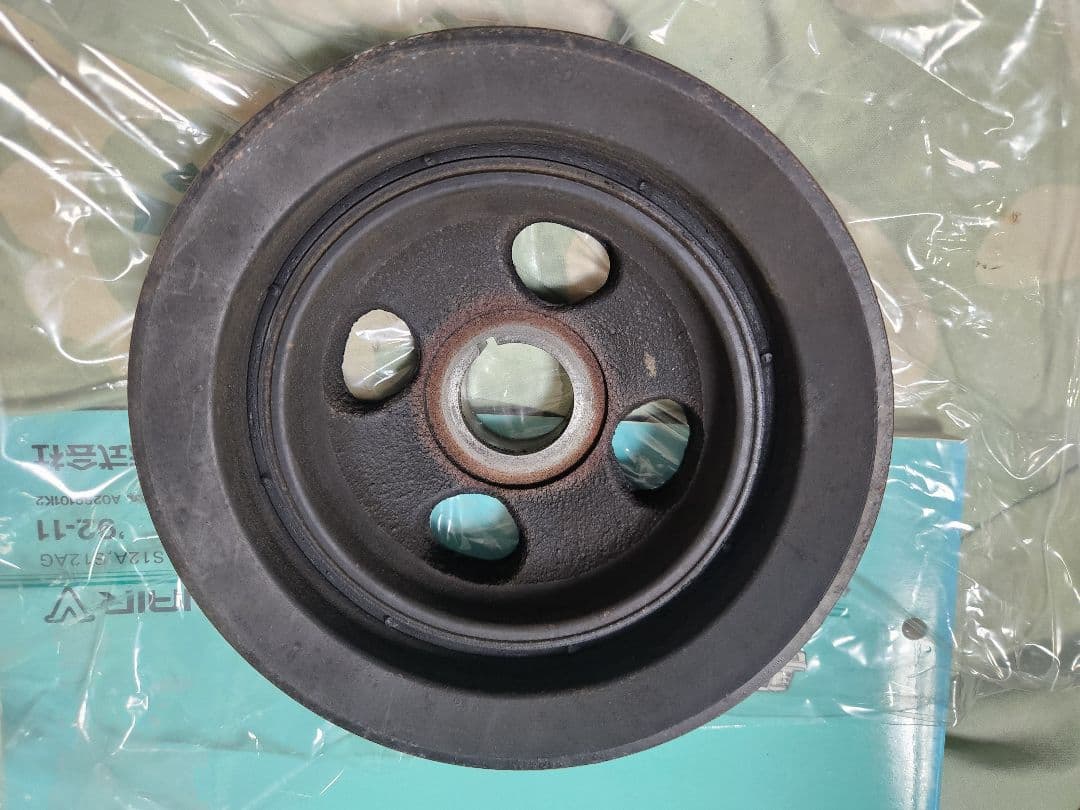三菱デボネアV(E-S12A)純正　クランクダンパープーリー中古品