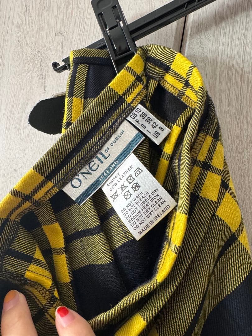 O'NEIL ネイビーイエローのチェック プリーツスカート